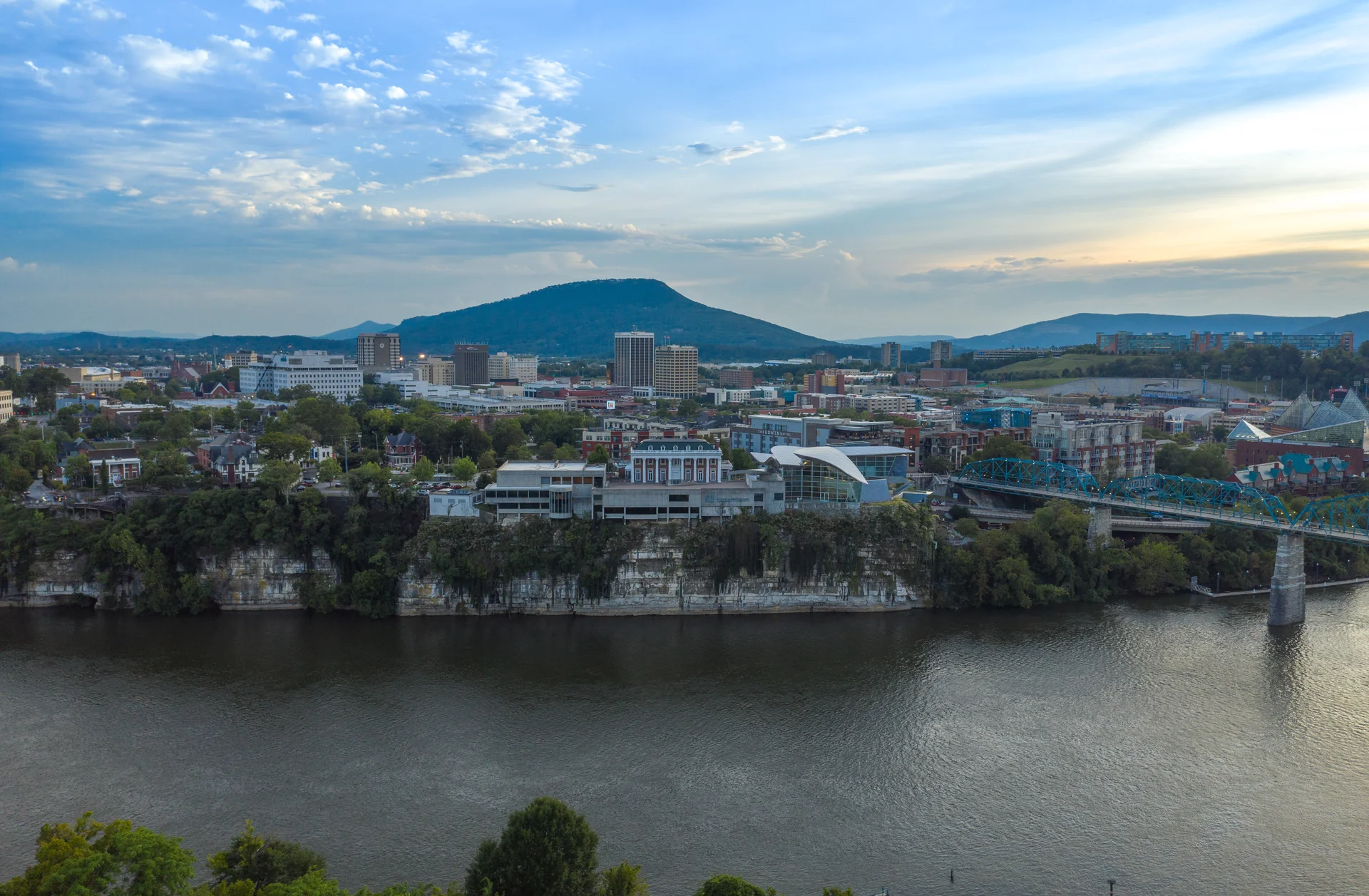 We make moving simple, fast, and stress-free for families and businesses in Chattanooga, TN