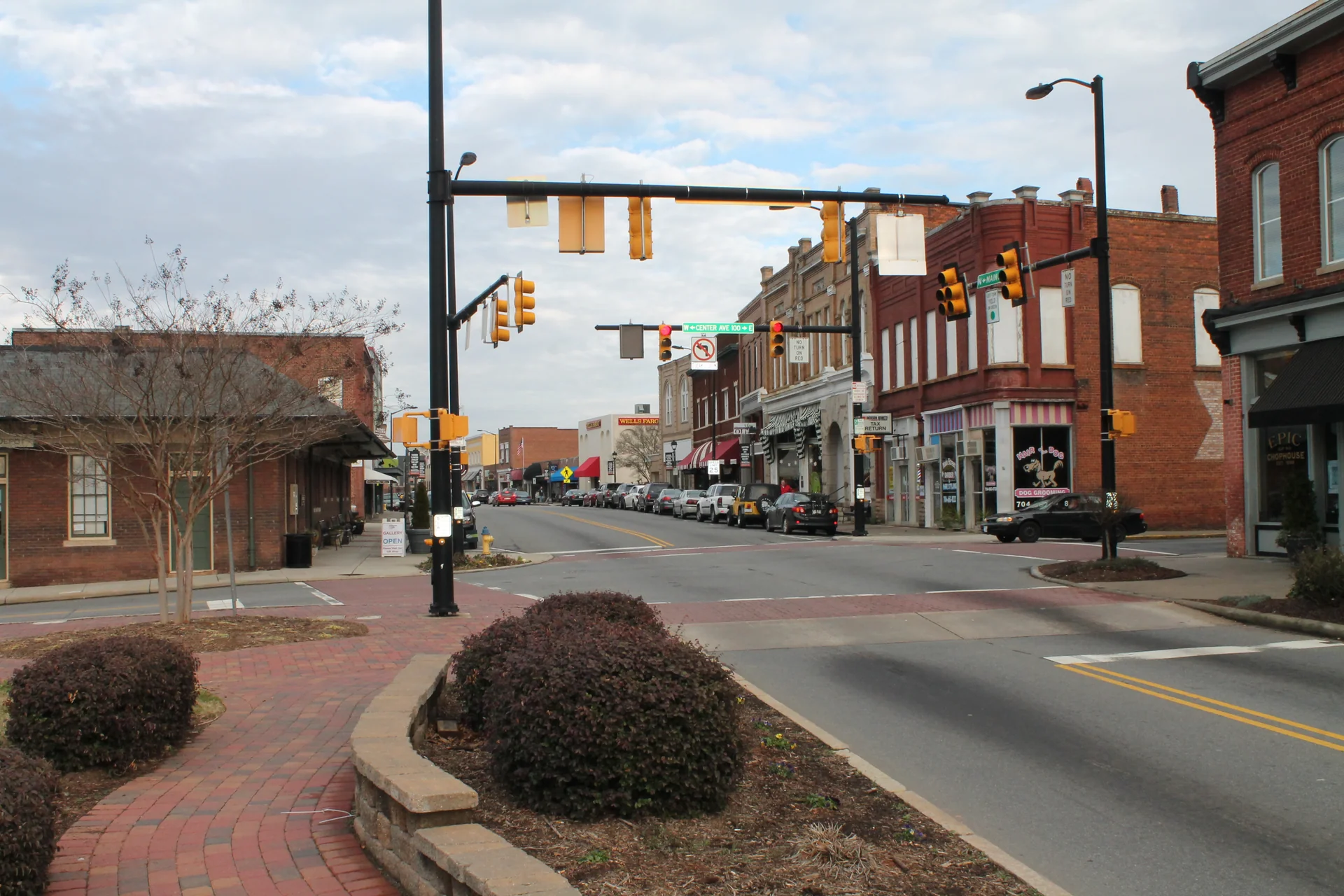 We make moving stress-free, simple, and fast for families and businesses across Mooresville, NC